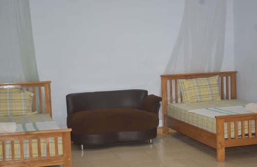Riung Bed & Breakfast | Del Mar Home Stay and Cafe