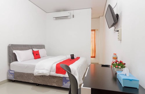 Banjarmasin House | RedDoorz near RSU Suaka Insan