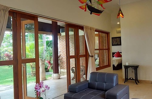 Bukti Villa | The Ning Beach & Villa
