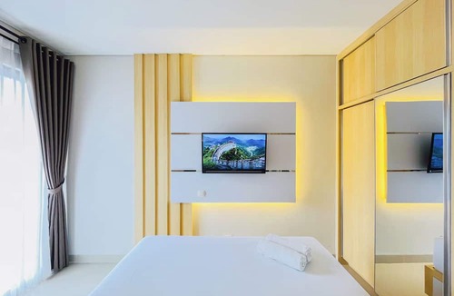Mlati Apartment | Neat Warm Wooden Tone 1Br At Patraland Amarta Apartment