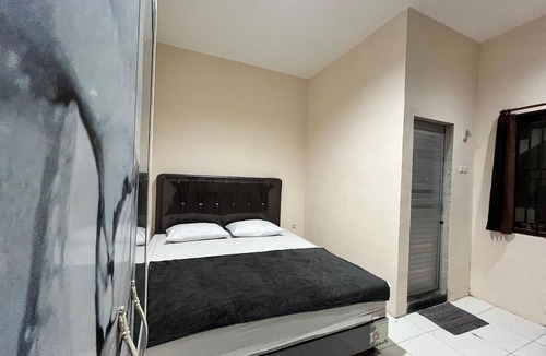 Medan Hotel | OYO 95175 Palapa Inn