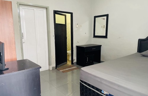 Makassar Hotel | OYO 95134 Guest House Bonto Sunggu