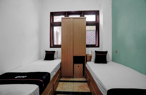 Malang Hotel | OYO 95035 Harmony Guest House Syariah