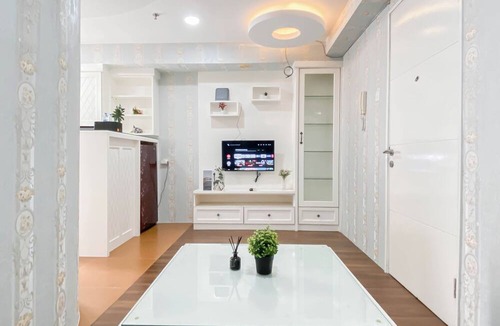 Jatinegara Apartment | White Accent 1Br Near Mall At Bassura City Apartment
