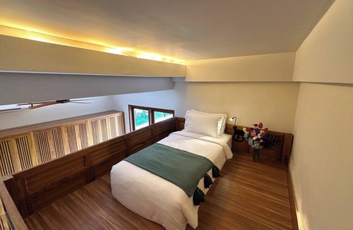 Beraban Hostel | Leafy Riverbank