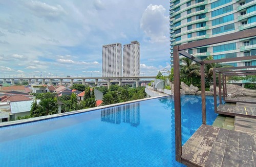 Pekayon Jaya Apartment | Comfy And Modern 2Br Grand Kamala Lagoon Apartment