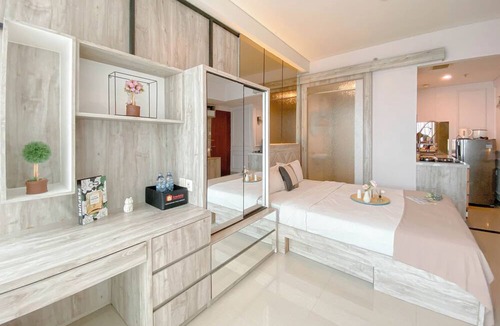 Pekayon Jaya Apartment | Homey and Restful Studio Grand Kamala Lagoon Apartment
