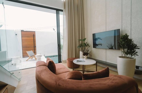 Batu Bolong House | The Oasis II Townhouses by BREIG