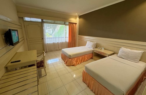 Baturaden Hostel | Queen Garden Hotel by Salak Hospitality