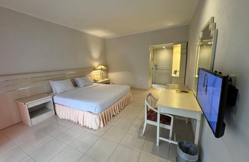 Baturaden Hostel | Queen Garden Hotel by Salak Hospitality