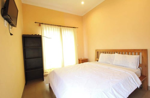 Mekar Bhuwana Hotel | Capital O 94011 Binhari Guest House