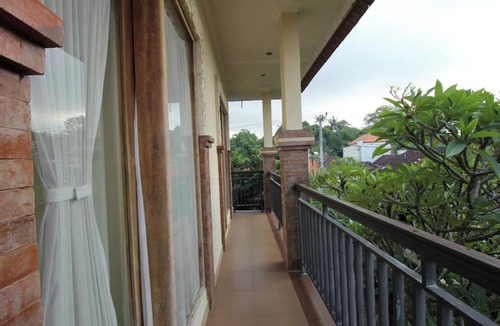 Mekar Bhuwana Hotel | Capital O 94011 Binhari Guest House