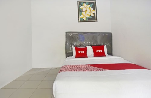 Kalianda Hotel | OYO 90229 Fidel Caestro Homestay