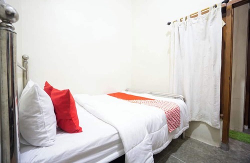 Klojen Hotel | OYO 93987 Suropati 2 Guest House