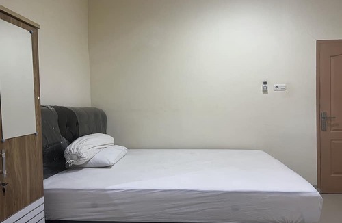 Tetebatu Hotel | Hotel O Kost Reski 2 Near Tugu Perbatasan Takalar - Gowa