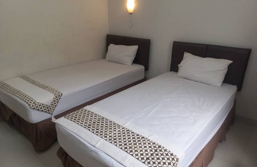 Purwokerto Hotel | Capital O 93872 Natura Guest House Syariah Near alun alun kota purwokerto