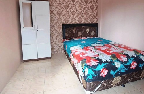 Waru Hotel | Hotel O Guest House Bu Iin Syariah