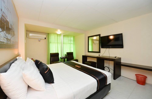 Tanjung Pinang Hotel | OYO 2487 Sampurna Jaya Hotel