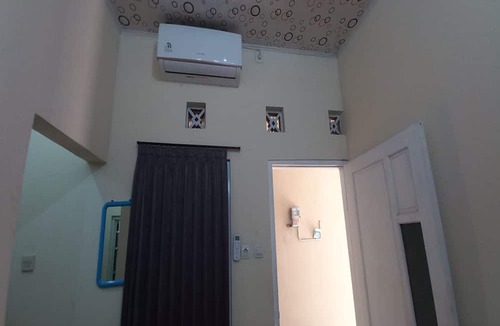 Karanganyar Hotel | Hotel O Setia Budi Guest House 1