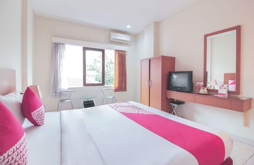 Bandung Hotel | Capital O Galaxy Inn