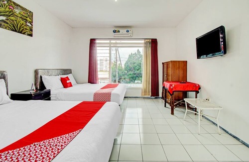 Ngaglik Hotel | OYO Life 90077 Live Homestay