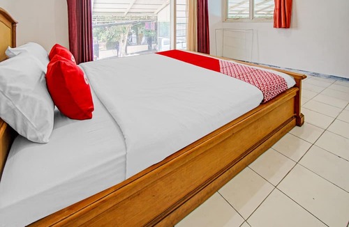 Ngaglik Hotel | OYO Life 90077 Live Homestay