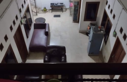 Karawang Hotel | OYO Life 93160 Kost Jenny Karawang