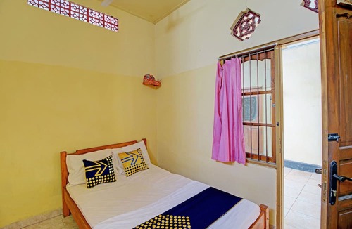Buleleng Hotel | OYO Life 92954 Shanti Kost