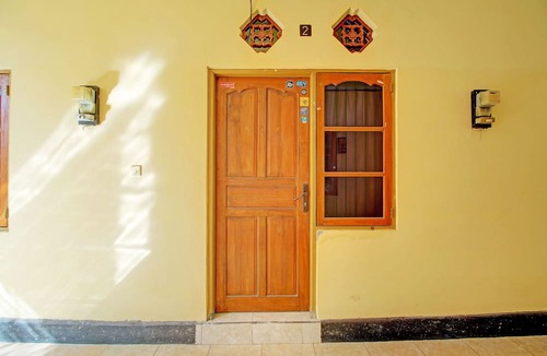 Buleleng Hotel | OYO Life 92954 Shanti Kost
