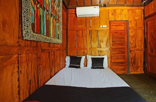 Klojen Hotel | Capital O 93238 Lembah Mbalong Resort