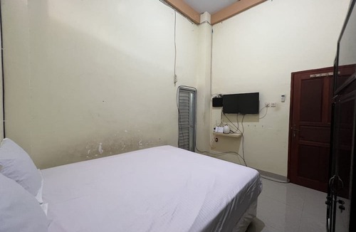 Kendari Hotel | Hotel O Mely Homestay