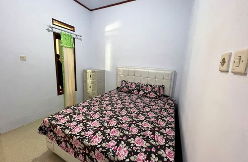 Kuningan Hotel | Hotel O Wisma Jasmine Syariah