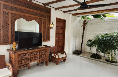 Batu Bolong Hotel | The Calmtree Bungalows