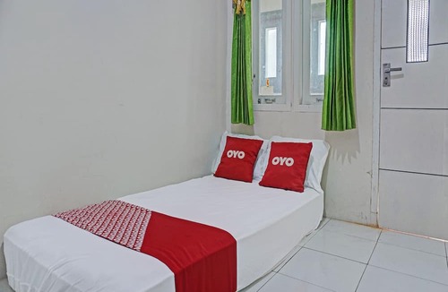 Karawang Timur Hotel | OYO Life 92684 Kost Mutiara Nirwana