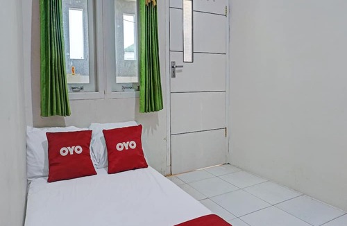 Karawang Timur Hotel | OYO Life 92684 Kost Mutiara Nirwana