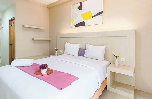 Surabaya Apartment | Comfy White Studio For 2 Pax At Bale Hinggil Apartment