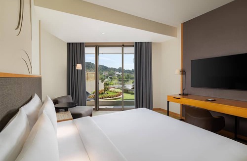 Batam Hotel | Radisson Golf & Convention Center Batam