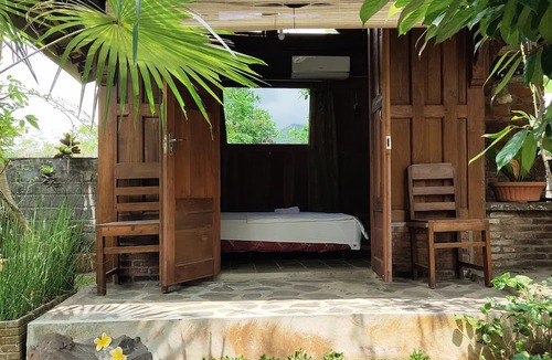 Mendut House | Mettaloka Guest House and Art Space
