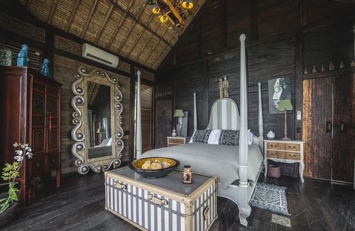 Kerambitan Villa | Absolute Beachfront Romantic Villa Laut