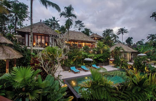 Taro Villa | Villa Lembah Damai