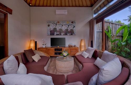 Ubud Villa | 4 BR Contemporary Elegance Villa in Ubud with Ethnic Touch and Tatched Roof