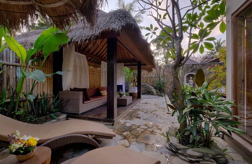 Ubud Villa | 4 BR Contemporary Elegance Villa in Ubud with Ethnic Touch and Tatched Roof