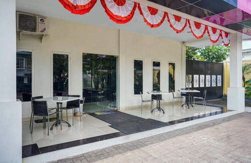 Makassar House | Modern suite Retreat W/Free WiFi and Parking