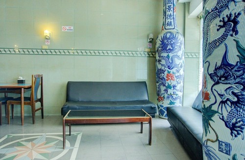 Palembang House | Luxury Deluxe DBL Retreat W/Free WiFi and Parking