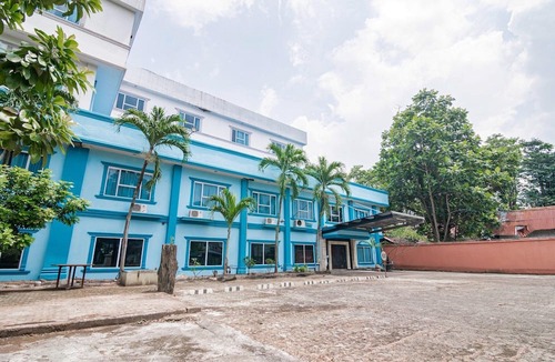 Pekanbaru House | Luxury Deluxe DBL Retreat W/Free WiFi and Parking