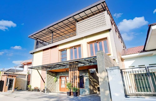 Padang House | Luxury Deluxe DBL Retreat W/ Free WiFi and Parking