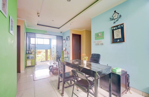East Jakarta House | Cozy Double Escape W/Free WiFi and Parking