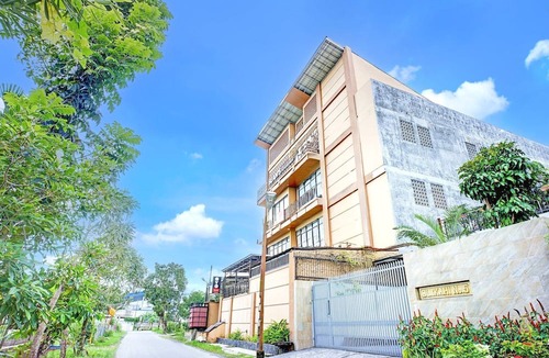 Medan House | Luxury Deluxe DBL Retreat W/Free WiFi and Parking