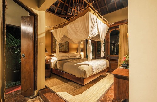 Selemadeg House | Mountain retreat perfect for couples. Beautiful natural views!