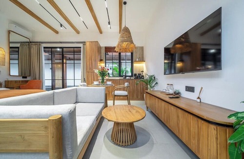 Melayang House | Chic Cozy 1BR in Prime Ubud w Pool, Garden & Patio